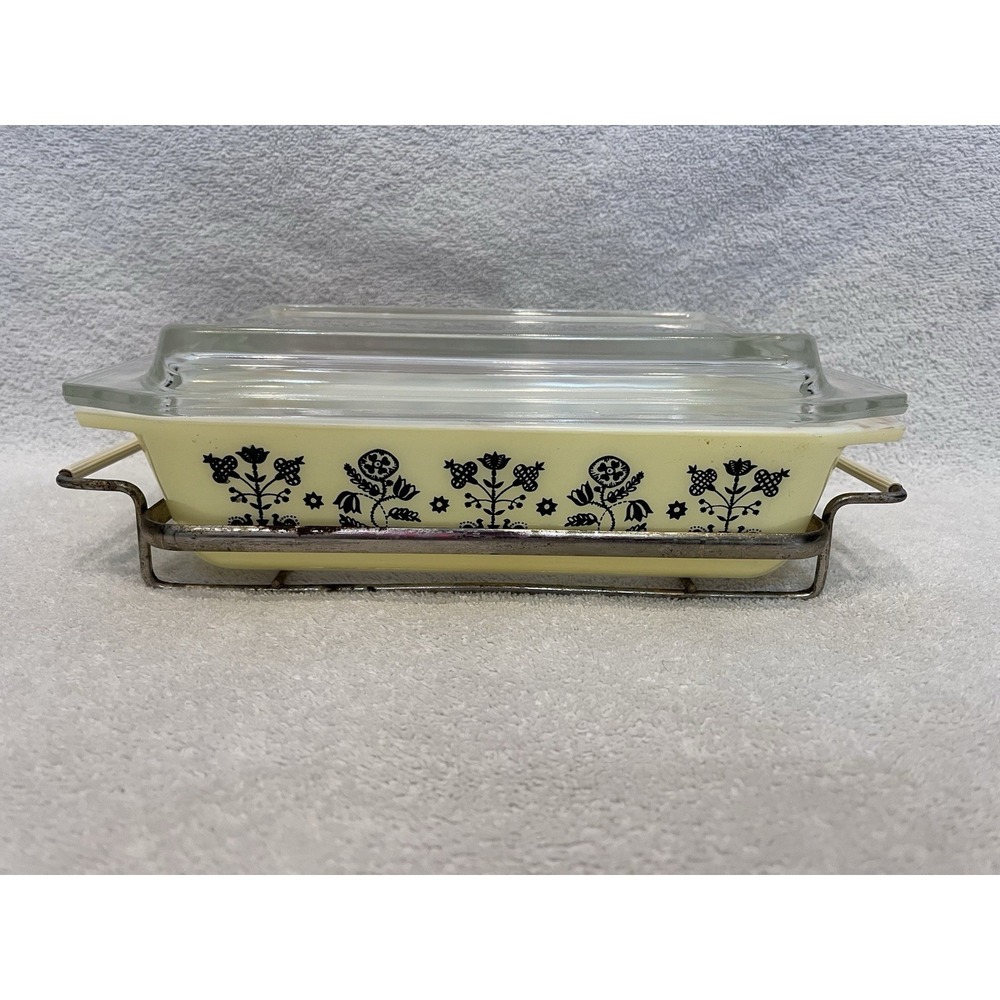 1957 PYREX 575 B 2 QT Space Saver Dish Promotional Black Needlepoint Embroidery